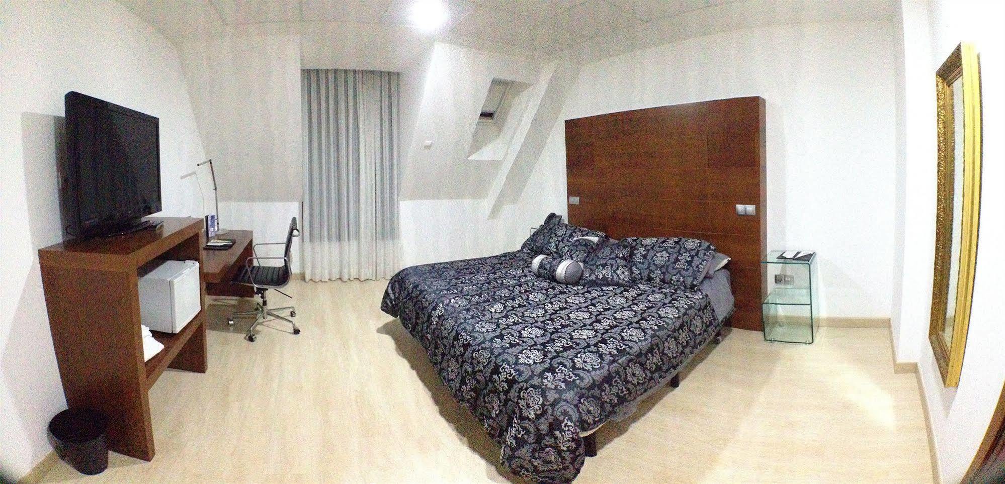 Nap Oviedo Hotel Екстериор снимка