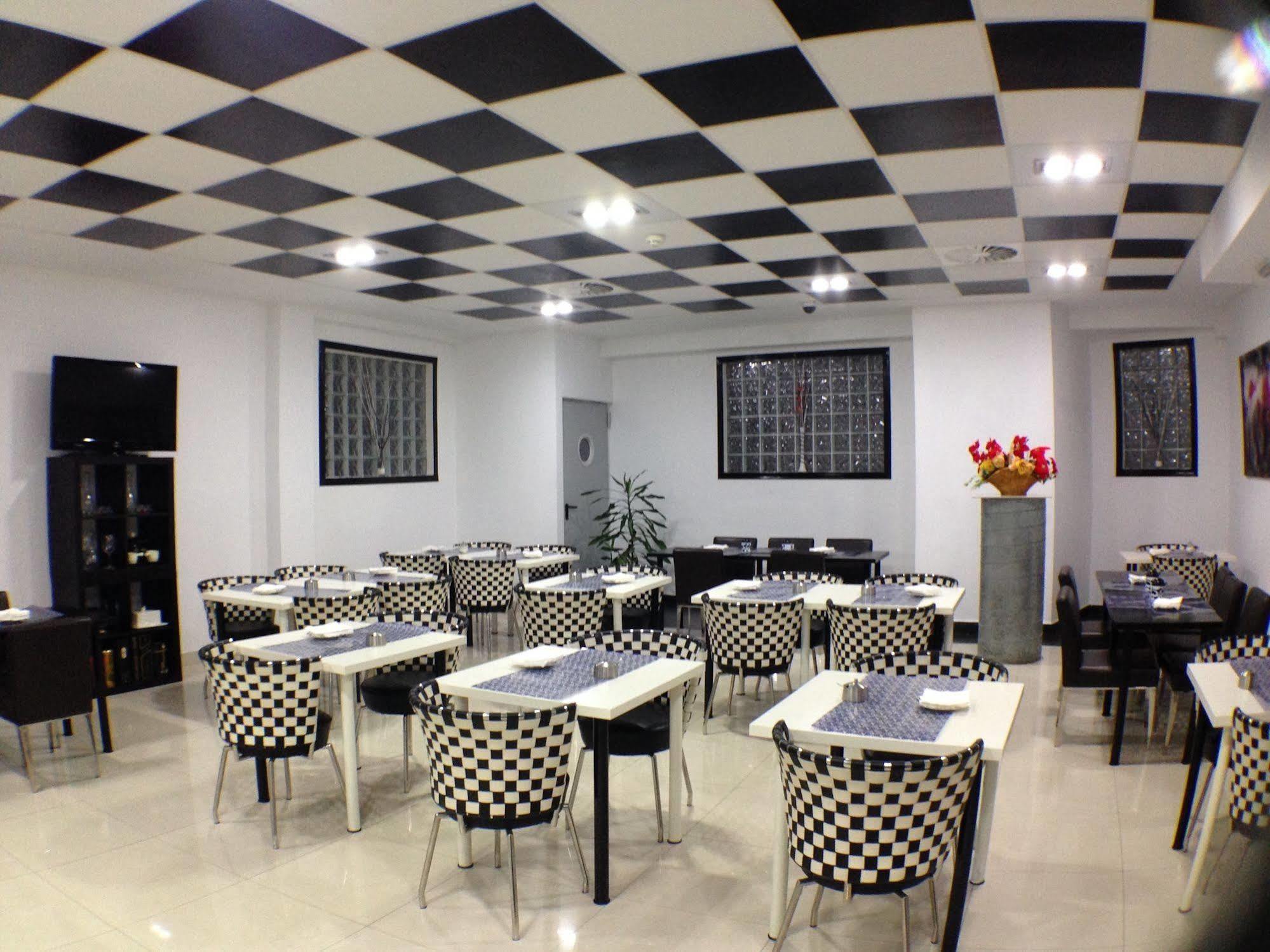 Nap Oviedo Hotel Екстериор снимка