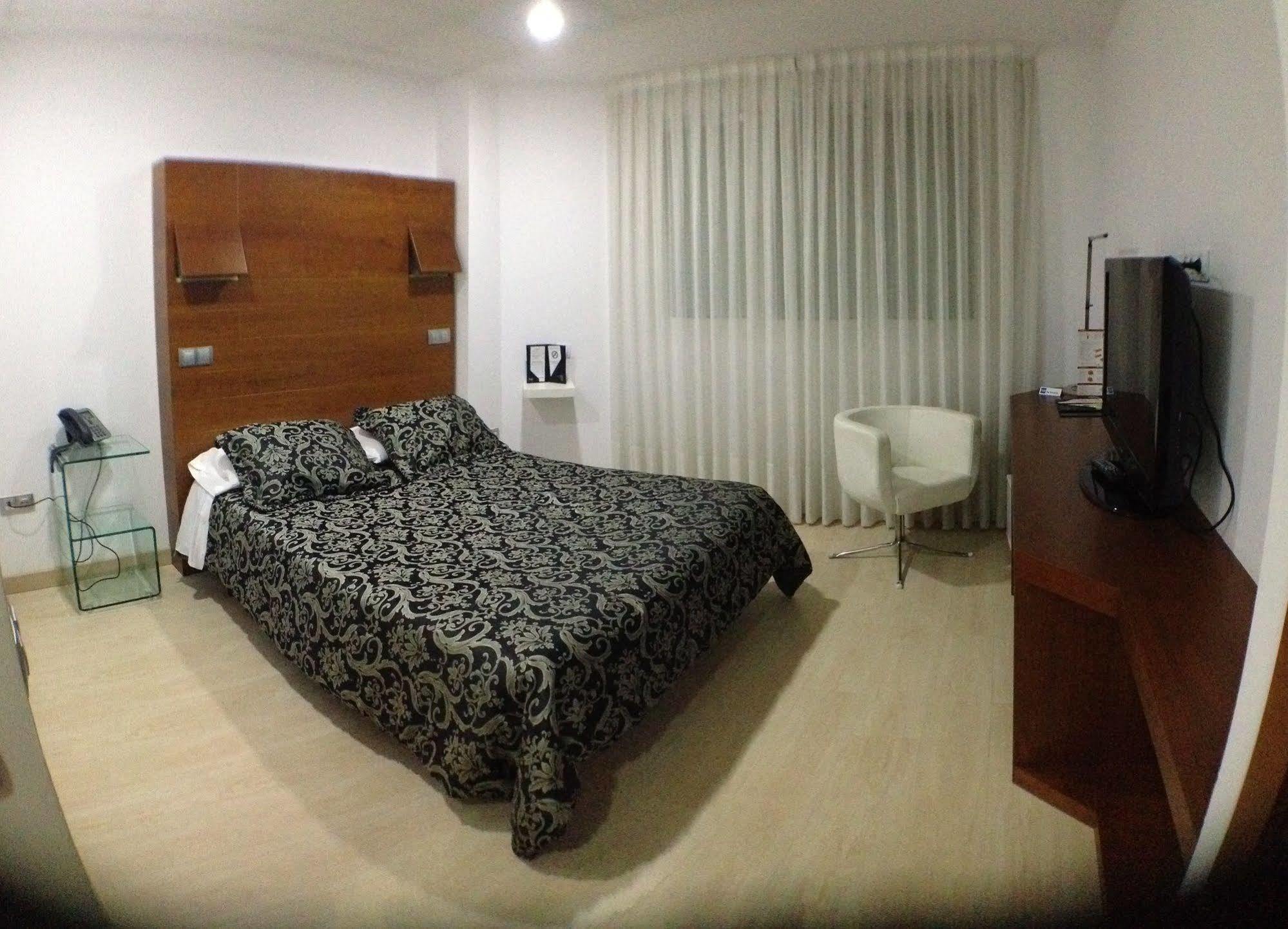 Nap Oviedo Hotel Екстериор снимка